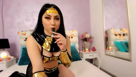 Mia online show from October 2025 06:20:02 PM