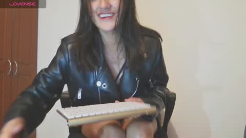 Lucy online show from November 2025 10:52:01 PM