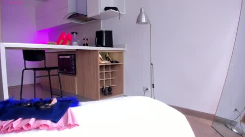 Snapshot of lucy__77 chatting on April 2026 03:39:02 PM Hello my name is Lucy nice to meet you thumb up is important for me kisses online show from April 2026 03:39:02 PM