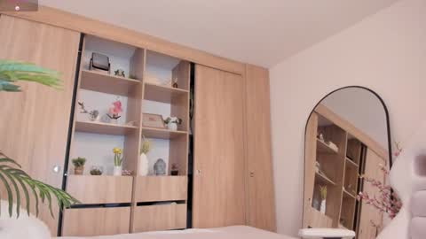 Paula           online show from February 2025 03:45:01 AM