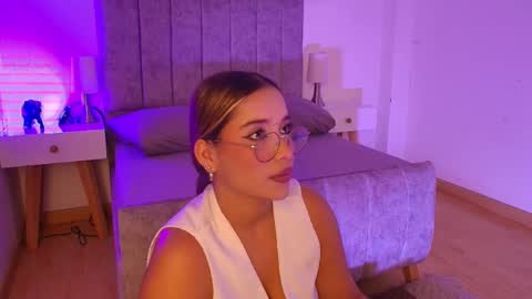 Snapshot of lucy_carson chatting on April 2026 03:37:02 AM lucy online show from April 2026 03:37:02 AM