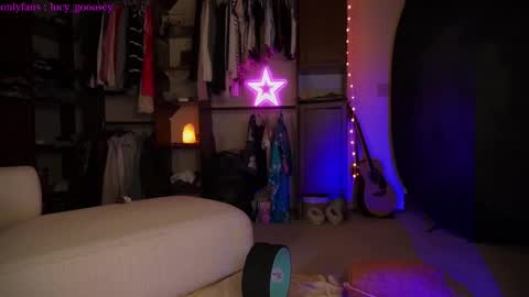 Snapshot of lucy_gooosey chatting on January 2025 04:44:01 AM Lucy. online show from January 2025 04:44:01 AM