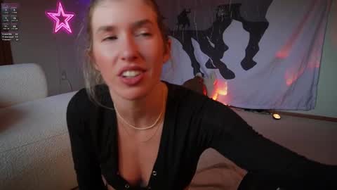 Snapshot of lucy_gooosey chatting on February 2025 02:18:01 AM Lucy. online show from February 2025 02:18:01 AM