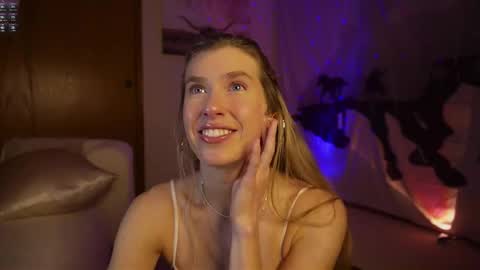 Snapshot of lucy_gooosey chatting on February 2025 03:42:02 AM Lucy. online show from February 2025 03:42:02 AM