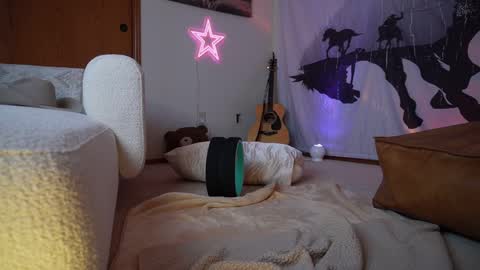 Snapshot of lucy_gooosey chatting on February 2025 11:48:02 PM Lucy. online show from February 2025 11:48:02 PM