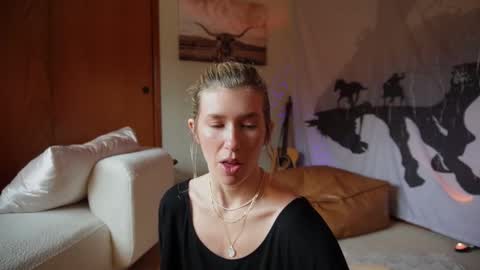 Snapshot of lucy_gooosey chatting on March 2025 11:03:02 PM Lucy. online show from March 2025 11:03:02 PM