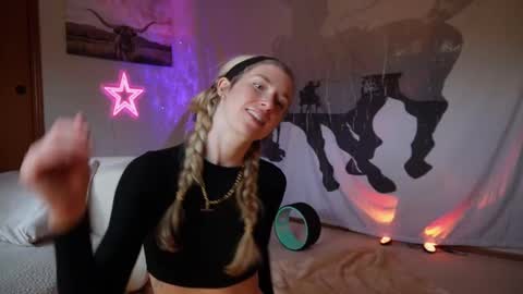 Snapshot of lucy_gooosey chatting on March 2025 01:14:02 AM Lucy. online show from March 2025 01:14:02 AM