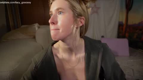 Snapshot of lucy_gooosey chatting on September 2025 03:44:02 AM Lucy. online show from September 2025 03:44:02 AM