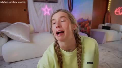 Snapshot of lucy_gooosey chatting on October 2025 11:02:02 PM Lucy. online show from October 2025 11:02:02 PM