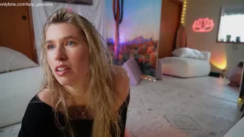 Snapshot of lucy_gooosey chatting on October 2025 10:18:02 PM Lucy. online show from October 2025 10:18:02 PM