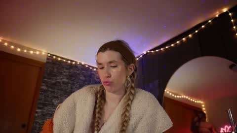 Snapshot of lucy_gooosey chatting on November 2025 01:51:02 AM Lucy. online show from November 2025 01:51:02 AM