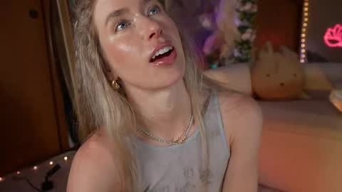 Snapshot of lucy_gooosey chatting on April 2026 04:46:01 AM Lucy. online show from April 2026 04:46:01 AM