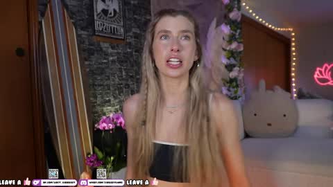 Snapshot of lucy_gooosey chatting on April 2026 01:05:02 AM Lucy. online show from April 2026 01:05:02 AM