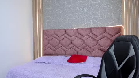 Lucy Greys online show from March 2025 05:18:02 PM