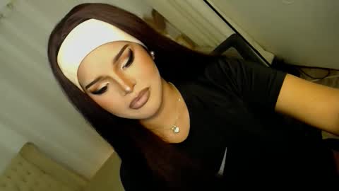    MONA    online show from November 2025 06:06:01 PM