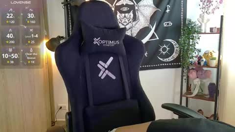 lucy meoww online show from February 2025 06:24:01 PM