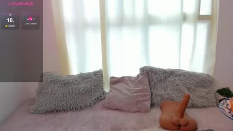 Snapshot of lucy_monroe_ chatting on March 2025 02:32:01 PM Lucy online show from March 2025 02:32:01 PM