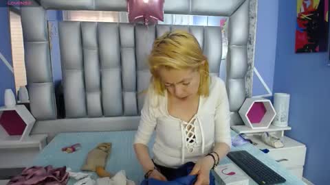  SleepyAbuela online show from November 2025 12:50:02 PM