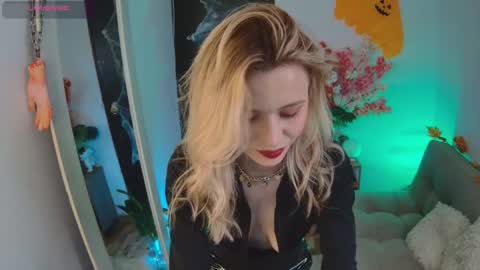 lucy online show from October 2025 05:59:01 AM