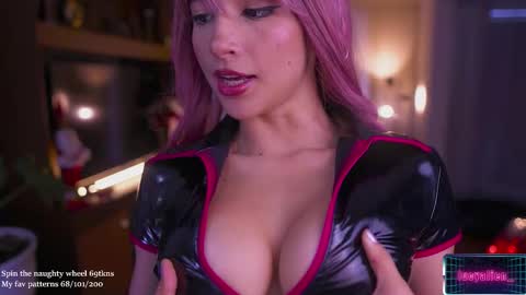 Lucy Alien  online show from January 2026 04:43:01 PM