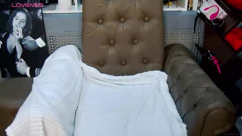 LucyBelli online show from September 2025 01:40:02 AM