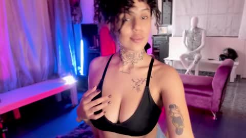 Snapshot of lucyklumm chatting on January 2025 10:30:02 PM MALAMOR online show from January 2025 10:30:02 PM