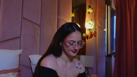 Snapshot of lucylexton chatting on March 2026 04:35:01 AM Lucy Lexton online show from March 2026 04:35:01 AM