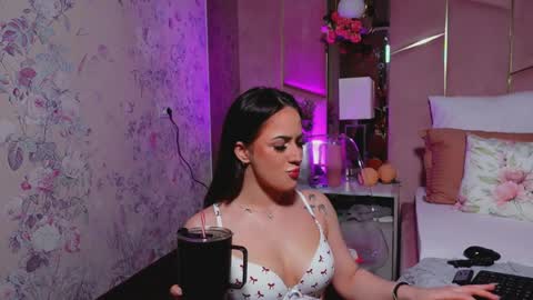 Snapshot of lucylexton chatting on April 2026 03:27:02 AM Lucy Lexton online show from April 2026 03:27:02 AM