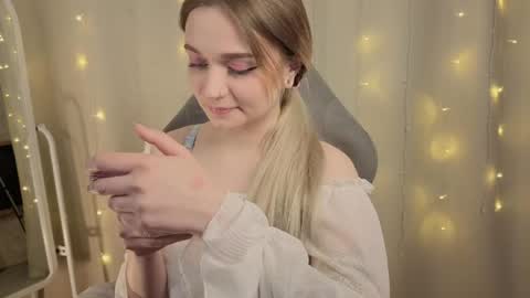 Snapshot of lucysbrain chatting on April 2026 08:13:02 PM Lucy online show from April 2026 08:13:02 PM