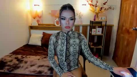 lucyvane online show from February 2026 03:52:01 PM