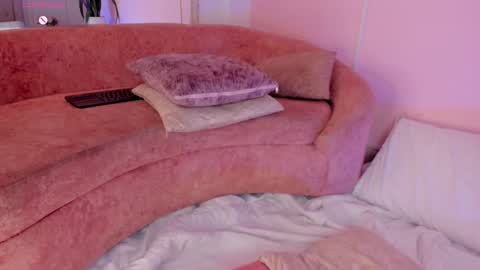 Lucy online show from November 2025 04:45:02 AM