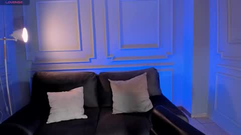 Lucy online show from November 2025 08:09:02 PM