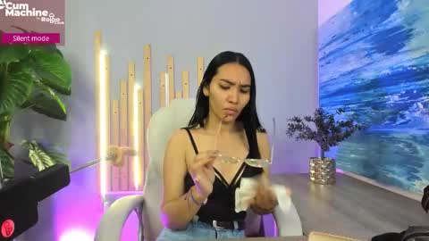 Lucy Liiu online show from September 2025 12:19:01 PM