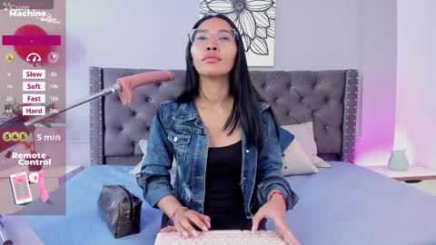 Lucy Liiu online show from October 2025 01:17:02 PM