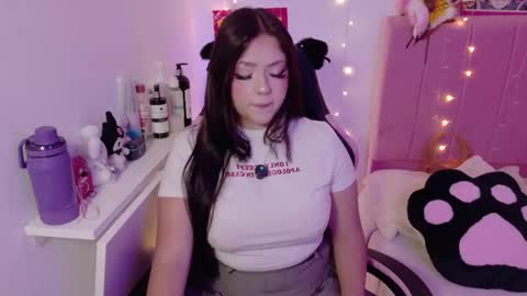 Snapshot of lucyy_peach chatting on April 2026 01:42:01 AM LUCYY FROM HOME online show from April 2026 01:42:01 AM