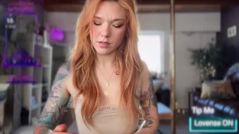 Luubeam             INSTA luubeammm TWITTER lunaisreallycu1 online show from February 2025 08:03:01 PM