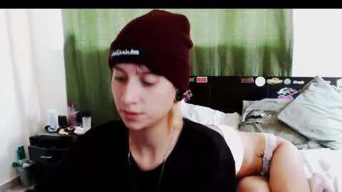 lugiiz05_ online show from November 2025 03:50:01 PM