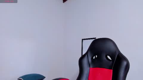 Snapshot of luigi1_ chatting on June 2026 07:18:01 AM Luigi Vitale online show from June 2026 07:18:01 AM