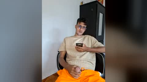 luis2000588392 online show from June 2026 09:29:01 PM