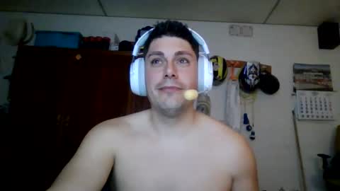 Snapshot of luis2423 chatting on March 2026 08:04:01 PM A slave to the mistress.. un esclavo para las amas dominantes. online show from March 2026 08:04:01 PM