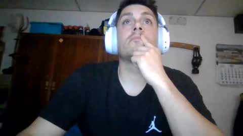 Snapshot of luis2423 chatting on April 2026 07:08:02 PM A slave to the mistress.. un esclavo para las amas dominantes. online show from April 2026 07:08:02 PM