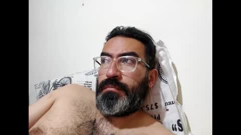 Snapshot of luis2988z chatting on December 2024 05:07:01 AM Hairyman online show from December 2024 05:07:01 AM