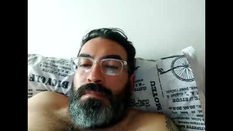 Snapshot of luis2988z chatting on December 2024 07:42:01 PM Hairyman online show from December 2024 07:42:01 PM