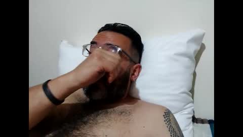 Snapshot of luis2988z chatting on December 2024 03:00:02 AM Hairyman online show from December 2024 03:00:02 AM