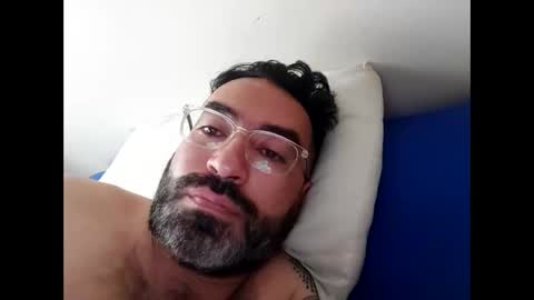 Snapshot of luis2988z chatting on December 2024 01:28:01 PM Hairyman online show from December 2024 01:28:01 PM