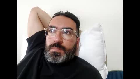 Snapshot of luis2988z chatting on January 2025 06:46:01 PM Hairyman online show from January 2025 06:46:01 PM