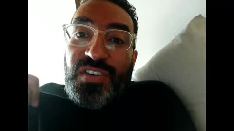 Snapshot of luis2988z chatting on January 2025 04:38:01 PM Hairyman online show from January 2025 04:38:01 PM