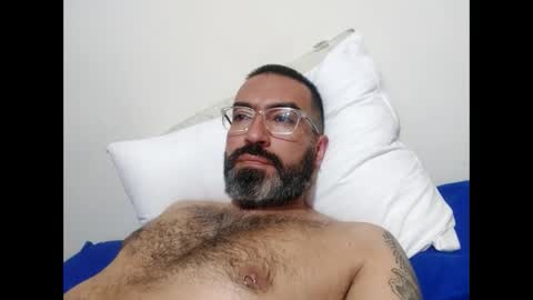 Snapshot of luis2988z chatting on February 2025 04:10:01 AM Hairyman online show from February 2025 04:10:01 AM