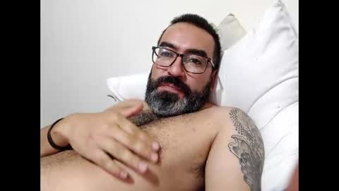 Snapshot of luis2988z chatting on February 2025 02:08:02 AM Hairyman online show from February 2025 02:08:02 AM