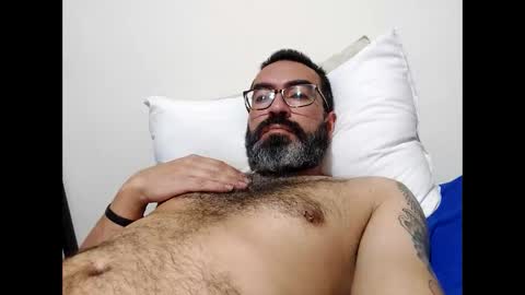 Snapshot of luis2988z chatting on March 2025 02:36:01 AM Hairyman online show from March 2025 02:36:01 AM